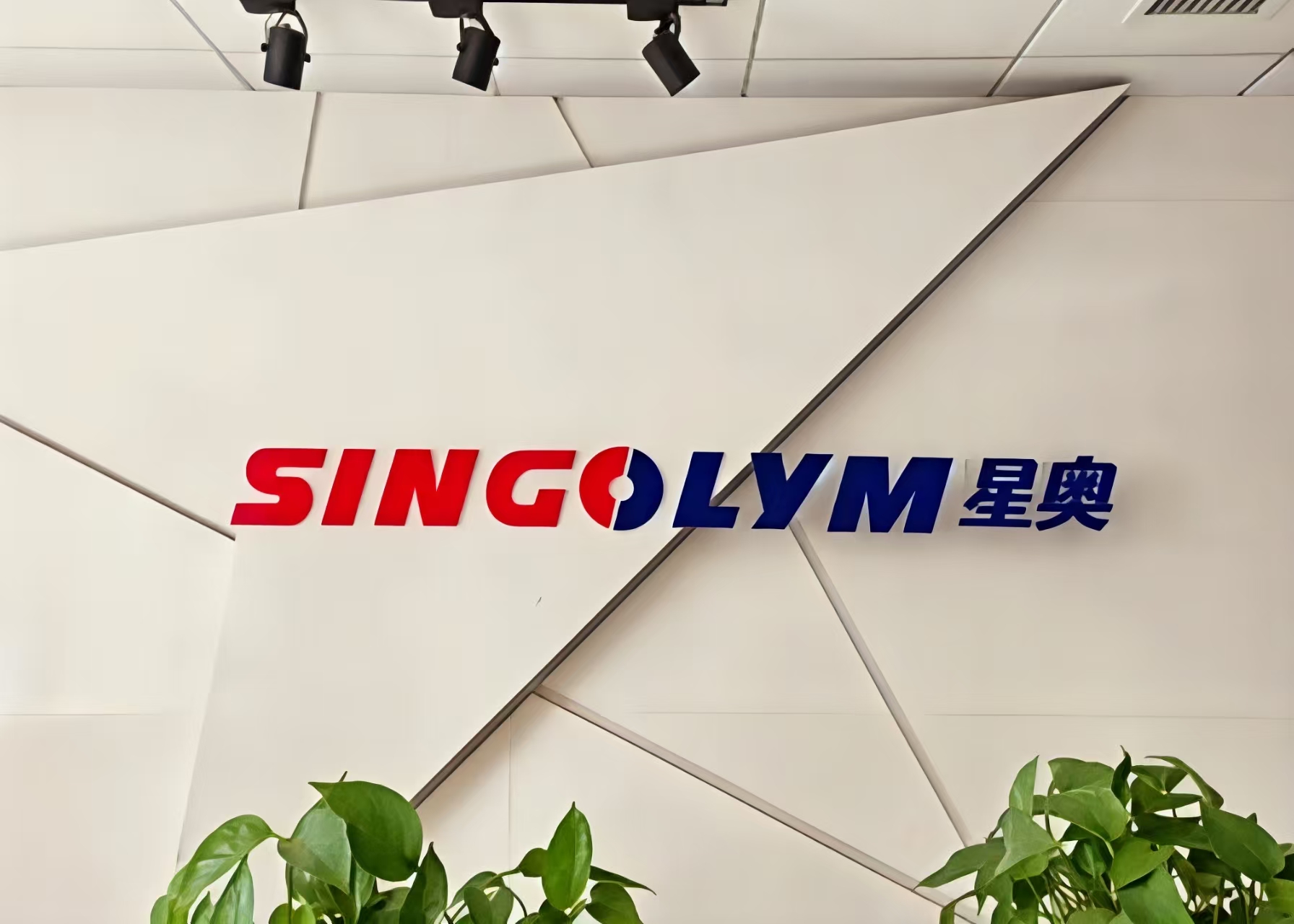 ���¾��������µĶ�ά���<br>�й�������ҵ��ԾǨ���ƾ�